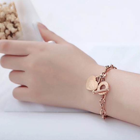 Classic Heart Charm Toggle Bracelet in Rose Gold - Picture 5 of 6